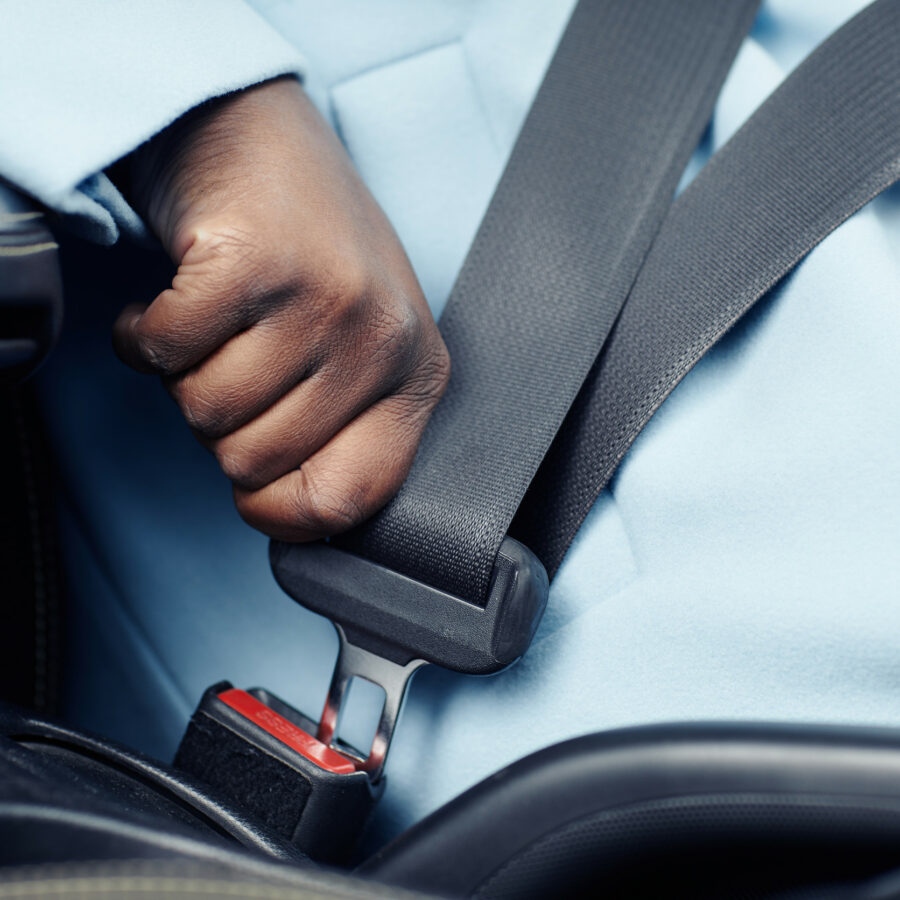 Passeggero senza cintura di sicurezza